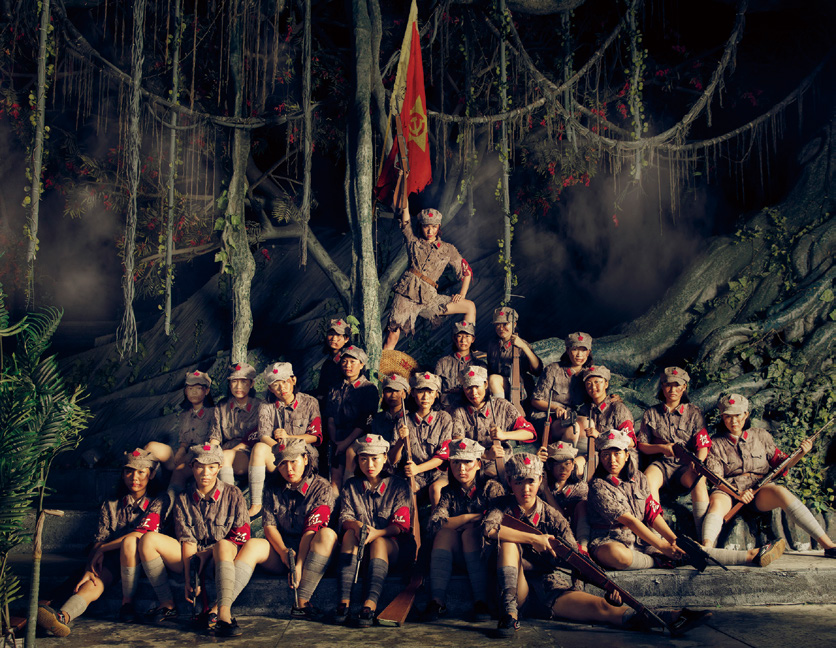 Переживите заново насыщенные событиями годы в поисках красного следа