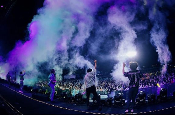 Переплетение музыки и света: Великолепный праздник искусства в Санье